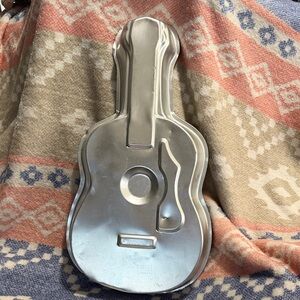 Vintage 1977 aluminum Wilton cake guitar pan